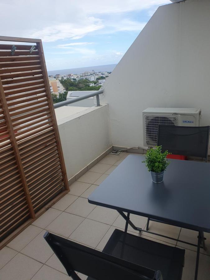 Chez Xavier appartement cosy vue mer et montagne Saint-Denis Extérieur photo